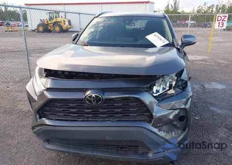 2021 Toyota Rav4 Xle z USA, uszkodzony, nr VIN 2T3W1RFV1MC104112